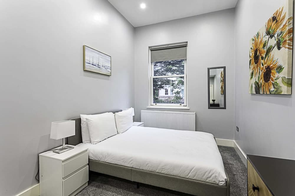 Refurbished St.johns Hill Apartment