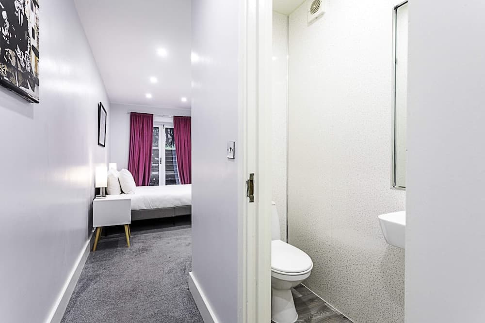 Bright Clapham Apartment