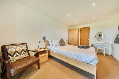 Relaxing Room With Ensuite Rutland Point