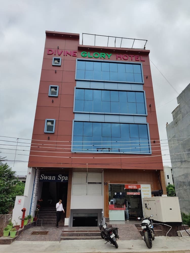 Divine Glory Hotel