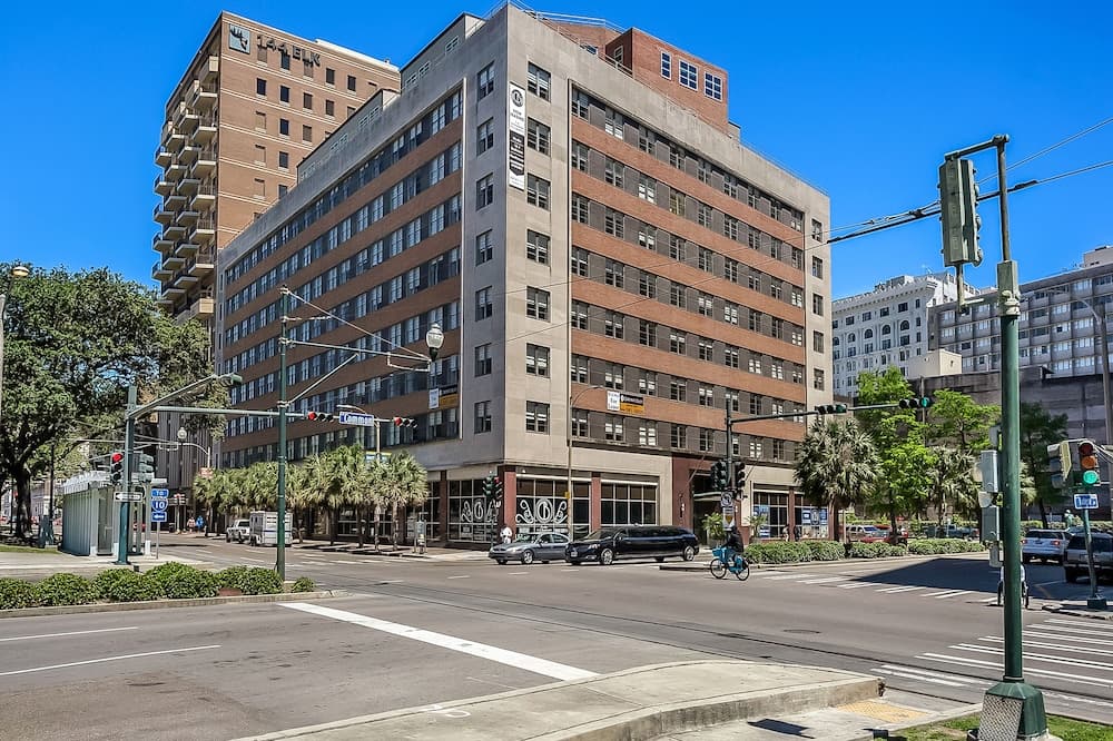 NOLA's Finest 4-Bedroom Luxury Condo