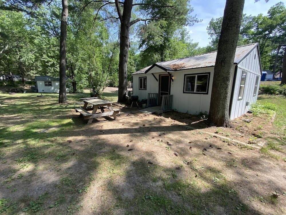 Lincolnwood Cabin 3