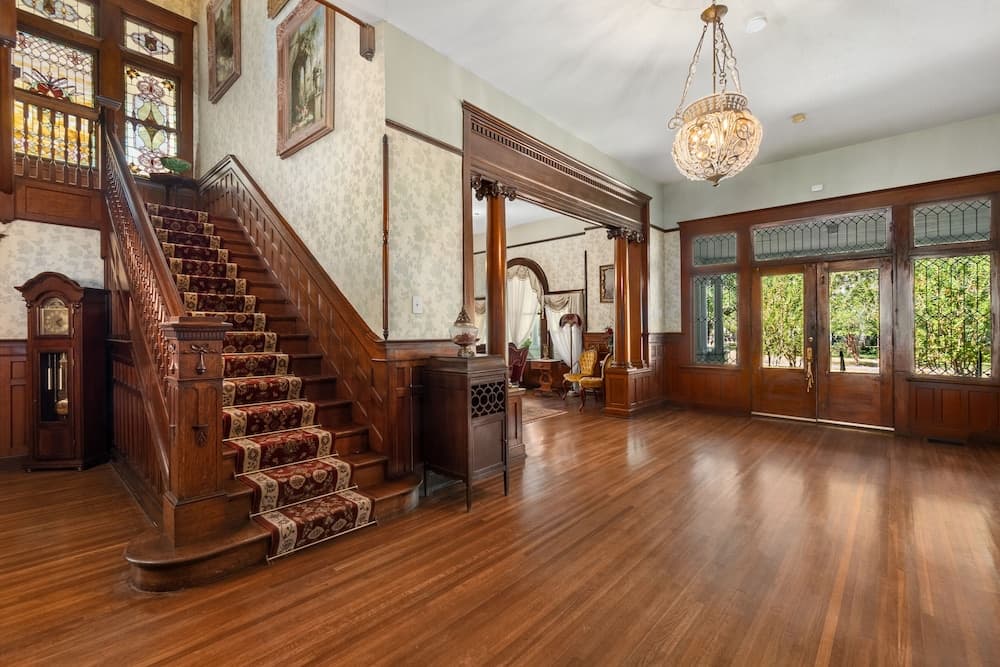 Ross Mansion Bed & Breakfast and Events