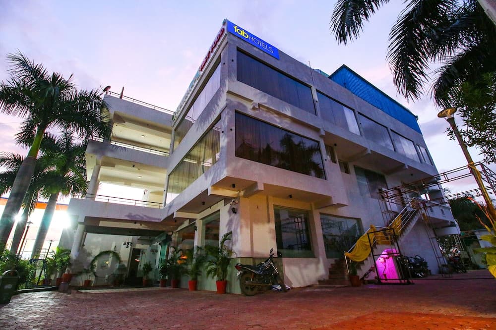 Fabhotel Sharma & Vishnu Garden