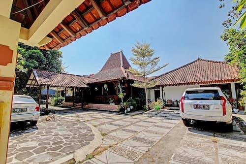 Capital O 92894 Griya Lathifah Homestay Syariah