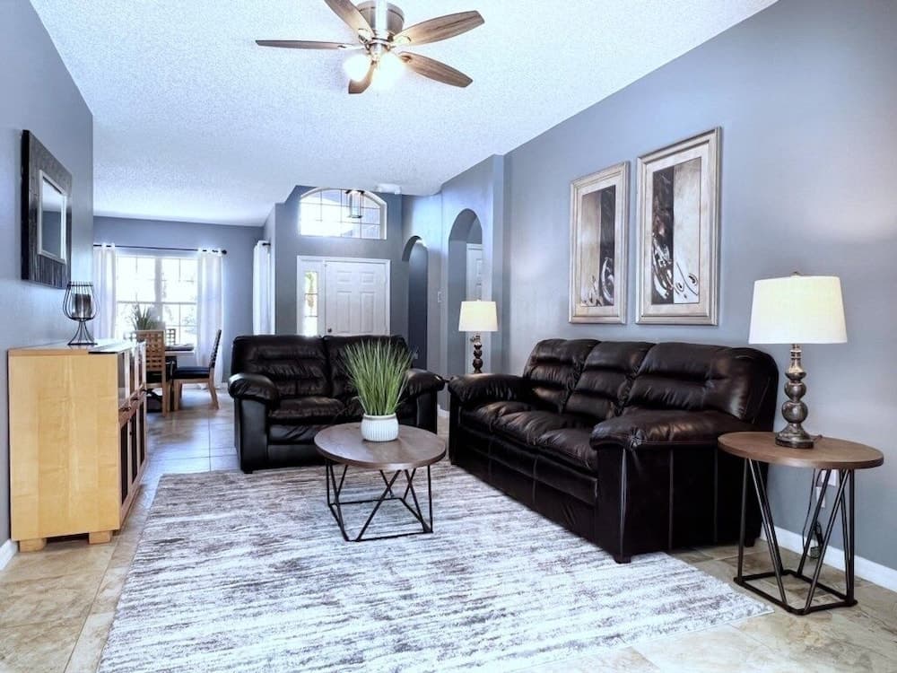 Lovely 4 Bed 3 Bath Pool Home With Spa-5330cvl 4 Bedroom Home by RedAwning