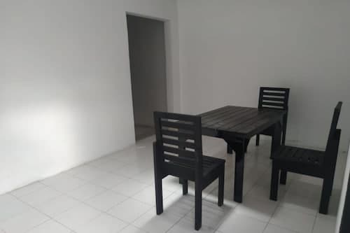Hotel O Yellow White Guesthouse Palu