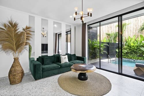 Sunny Nelayan Villa by Betterplace