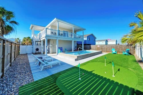 Priv Pool & Yard w/ Putting Green! Newly Remodeled Always Sunny by Avantstay