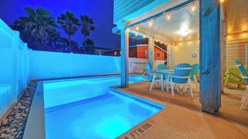 Moxy's Beach House by Avantstay Pool + Views