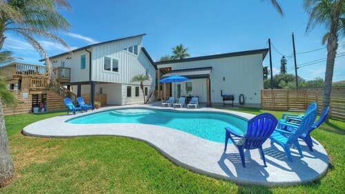 Private Pool, Walk to Beach, 6bdr, Main+guest House Third Sandbar by Avantstay
