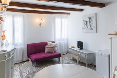 Accademia Charm 5 by Wonderful Italy