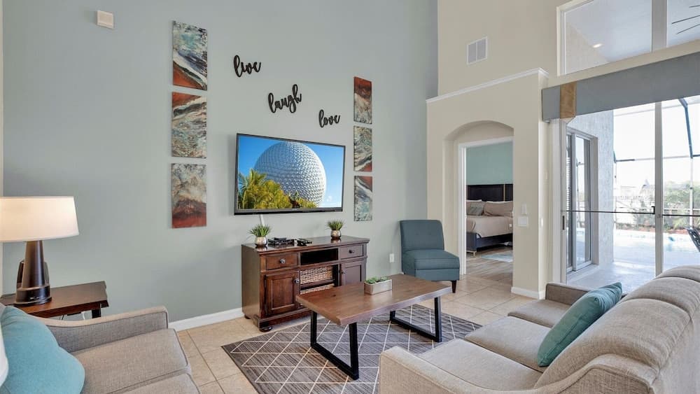 8176 fan Palm way