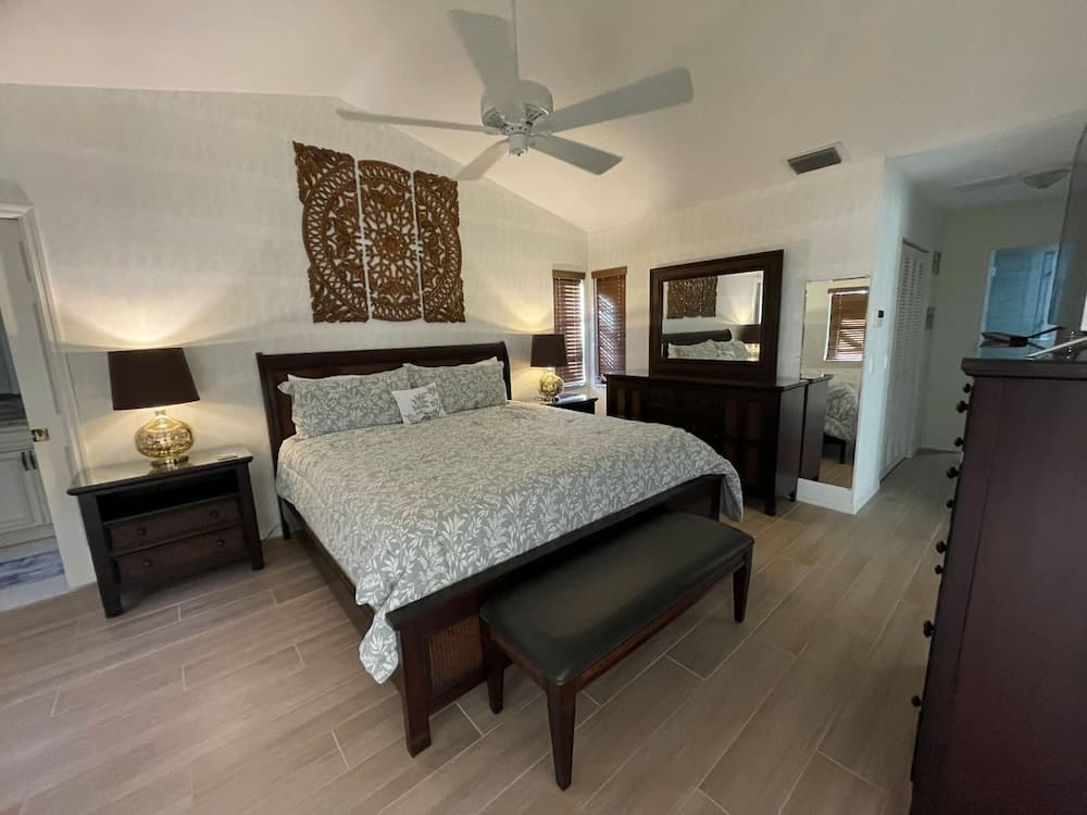 1140 la Palma Court