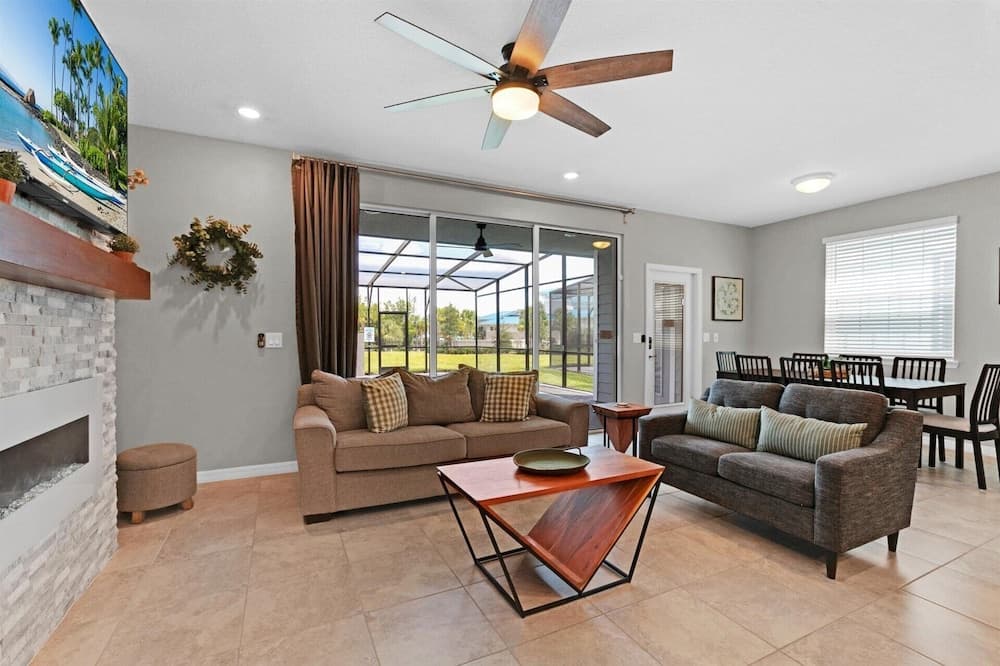 967 Paradise dr