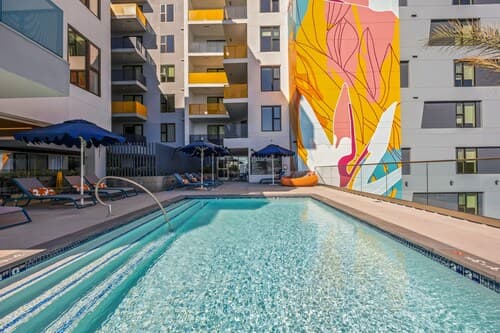 Luxury Apartment in Hollywood