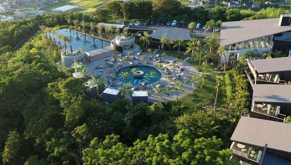 BOTANICAL POOL CLUB