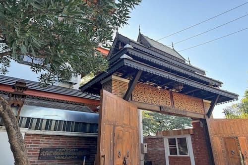 Chiangmai Lanna & Modern Loft Hotel