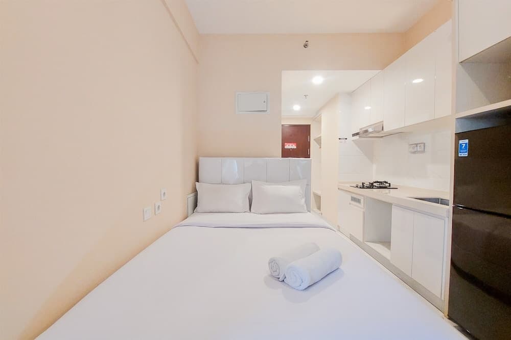 Well Furnished And Homey Studio Room Sky House Bsd Apartment