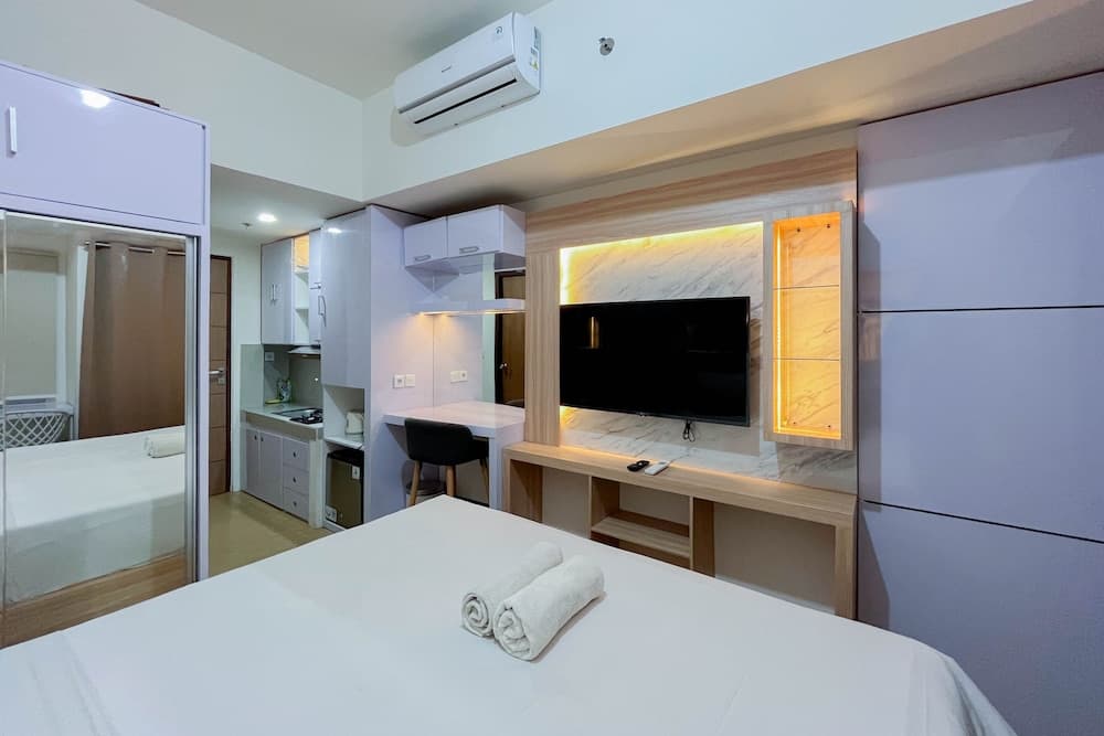 Warm And Simply Studio Room Vida View Makassar Apartment