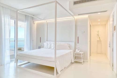 Supporter Deluxe Hotel