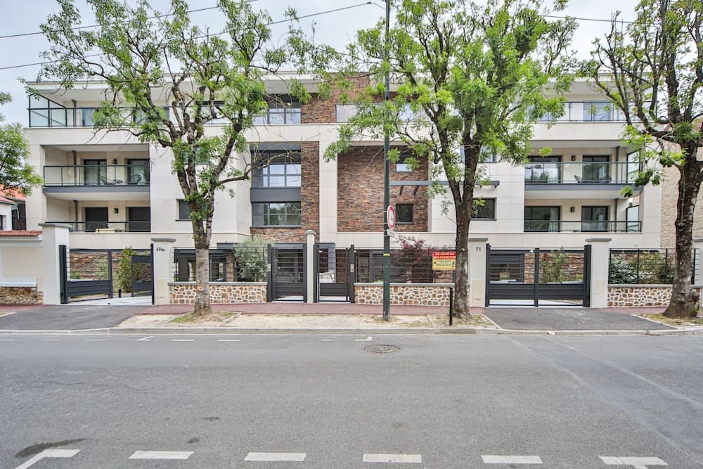 Blue Night International 69