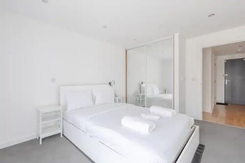Vibrant 1BD Flat w/ Private Balcony, Camberwell!
