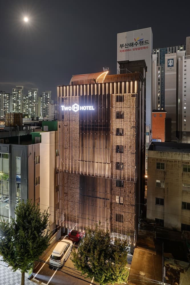 Two H Hotel
