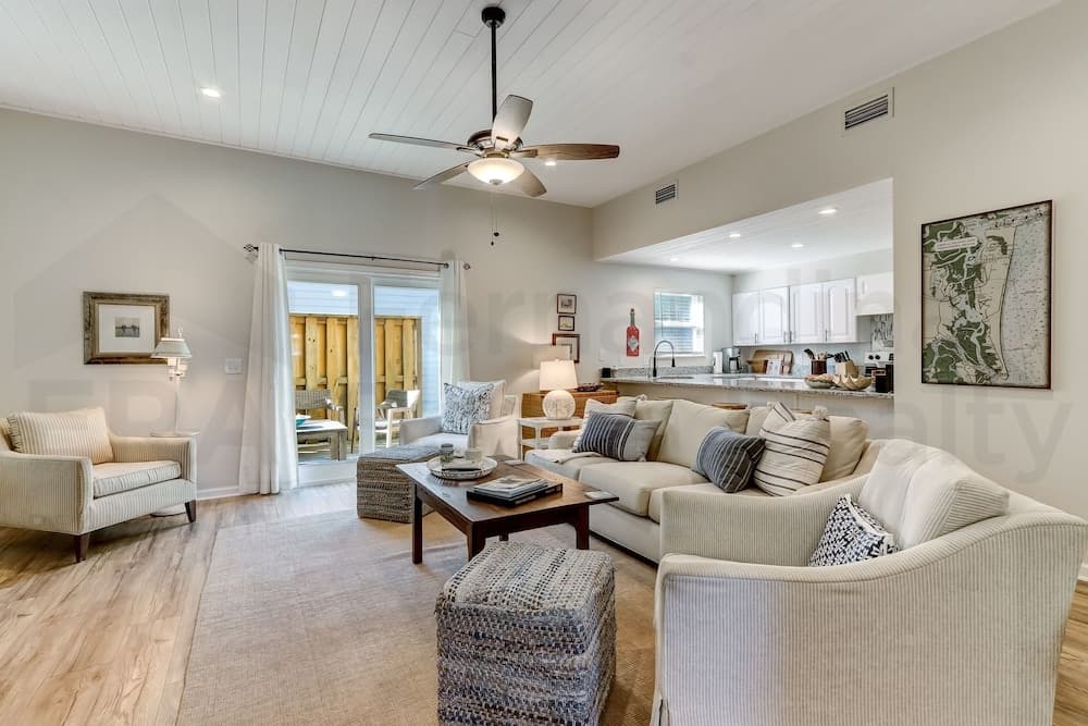 2505b W. 5th St 3 Bedroom Condo by RedAwning