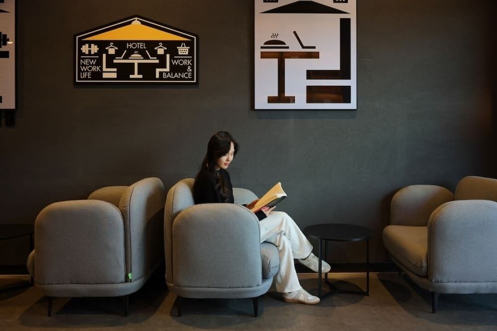 Workers Hotel Daejeon by Aank