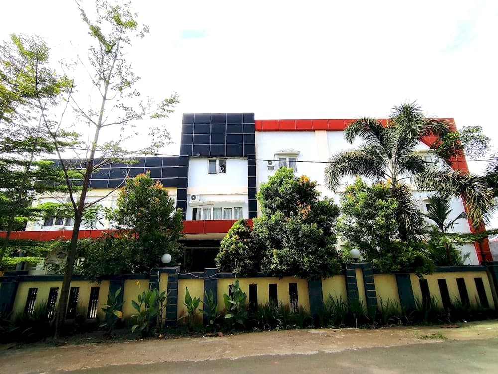 OYO 93278 Wisma Syariah Lahundape
