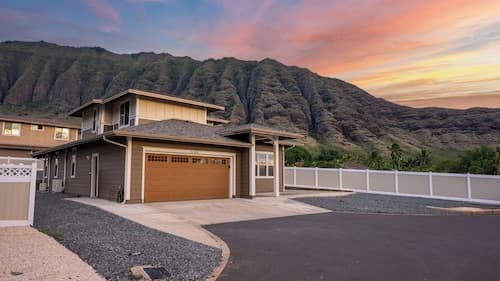 Makaha Villa by Avantstay Mountain + Ocean Views