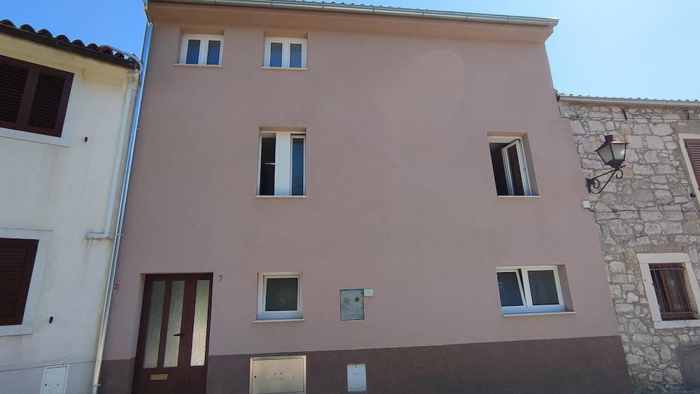Apartment and Room Bitinada