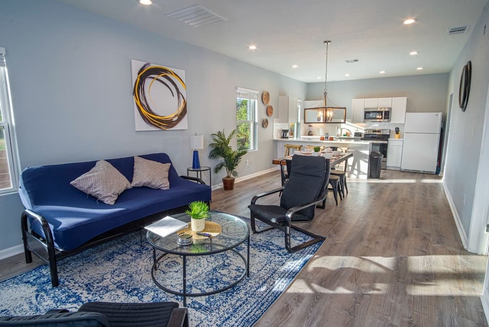 Downtown Dream Home Spacious 4br/2ba Sleeps 12!