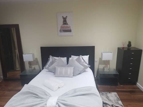 Ravishing Riverside 2-bed Rental in Canary Wharf