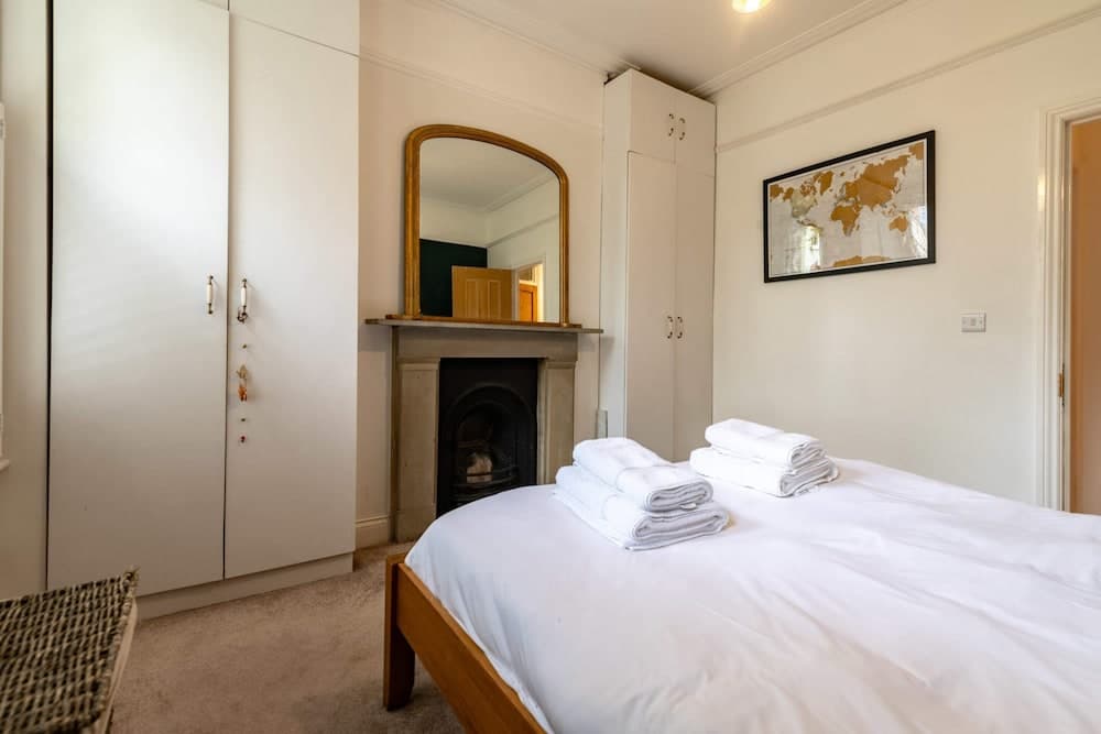 Beautiful Two Bed Abode In South West London