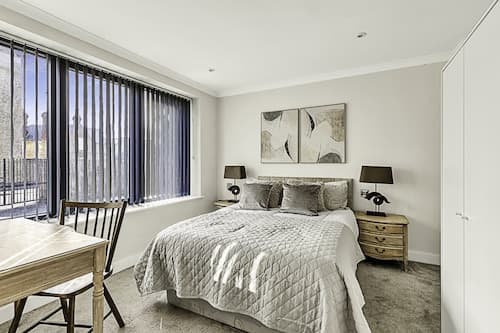 Chic and Contemporary Retreat in Brentford