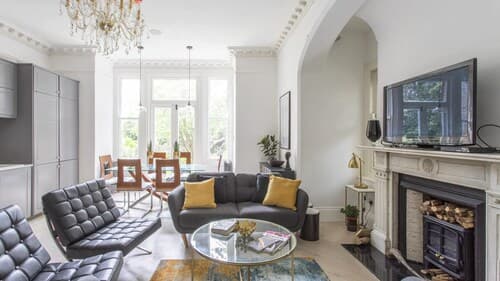 London Apartment- 4 Bedrooms-garden and Parking