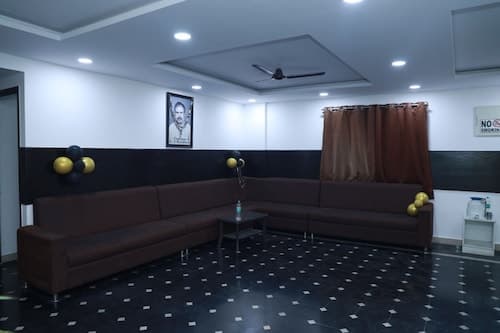 Urban Stay Chairmen Hotel