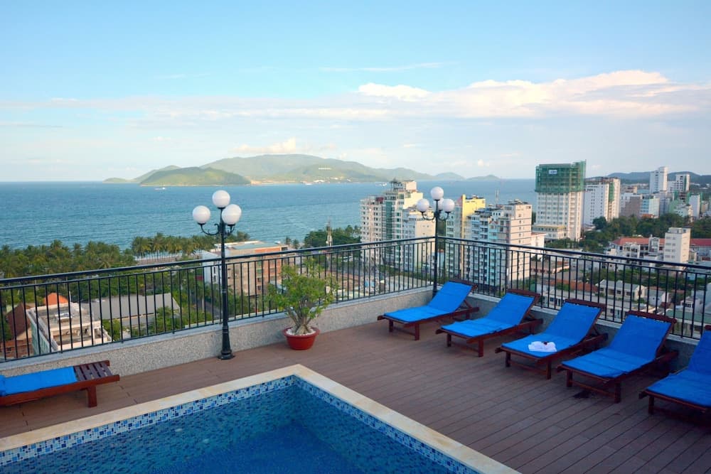 Golden Rain 2 Hotel