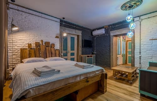 H&B apartments Zurab Zhvania