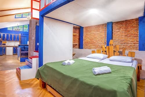H&B apartments Gamtsemlidze