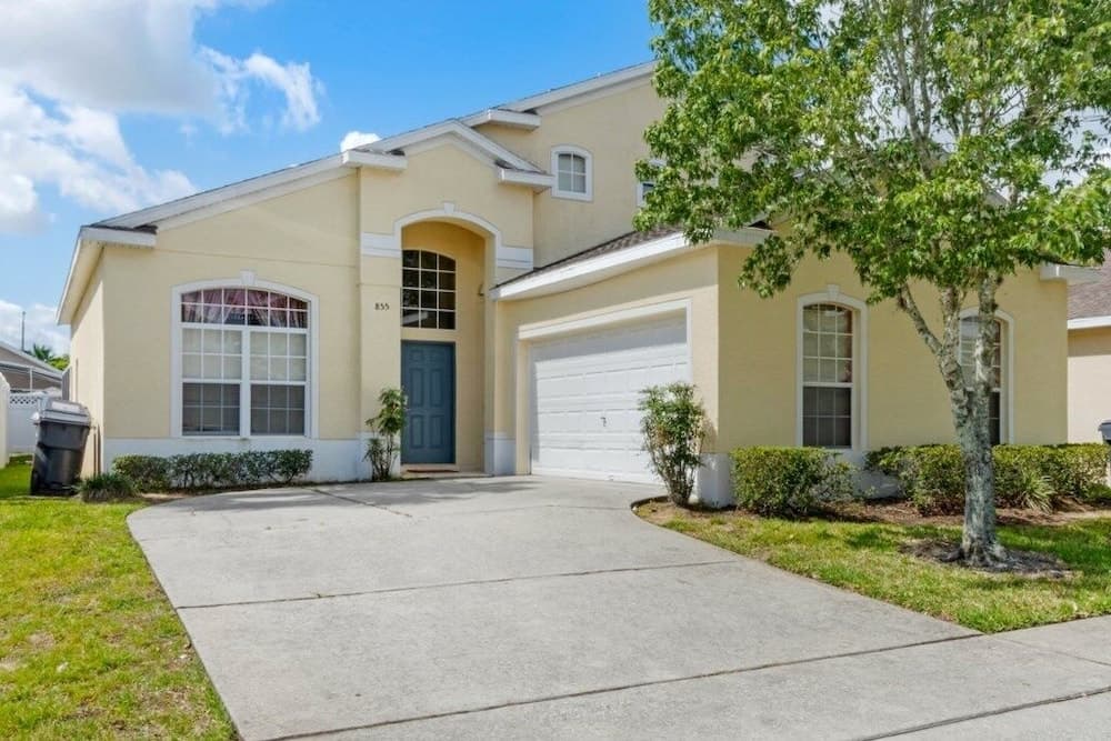 Hampton Retreat 5 Bedroom Home by RedAwning
