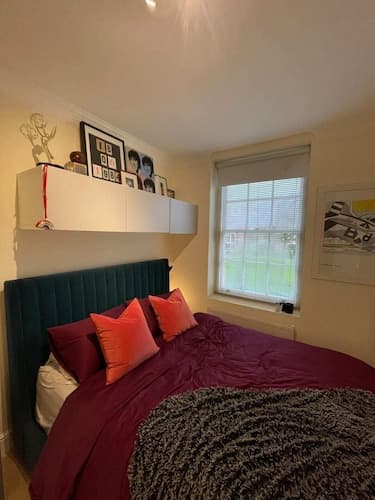 Chic Victorian Flat in Private Estate - Mile End!