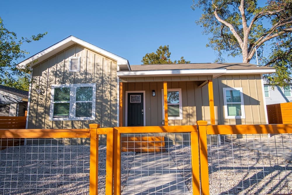Escape to 4br/3ba Brand New Downtown Home