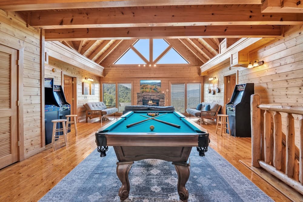 Cabin w/ Theater, Games & Hot Tub! Sleeps 30!