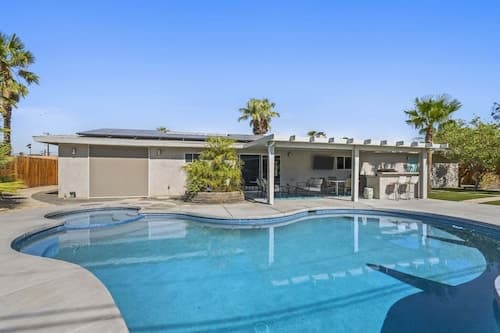 3 BDR Desert Oasis in the Heart of Palm Springs!