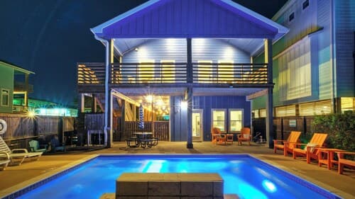 Private Pool Retreat Walk to Beach 2 Living Spaces + Game Room for Groups