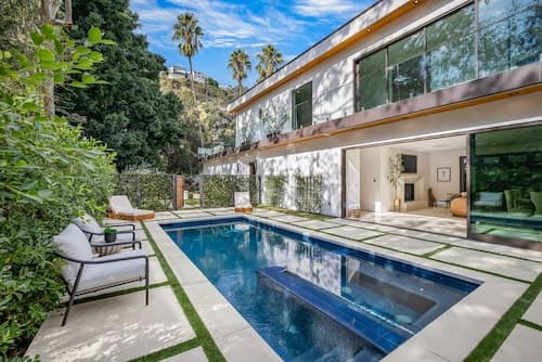 Laurel Canyon - Architectural Modern Estate With Pool & Landscaped Garden