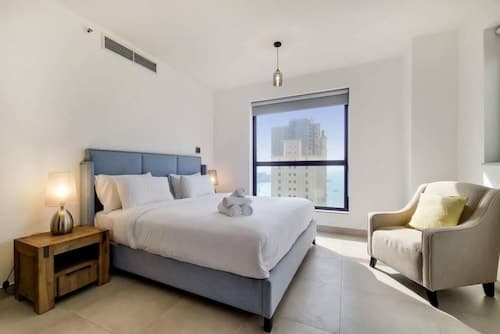 Jbr Sea View Captivating 4-bed Apartment in Dubai